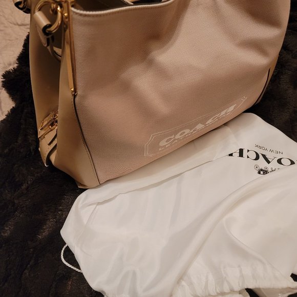 Coach - Picture 11 of 12